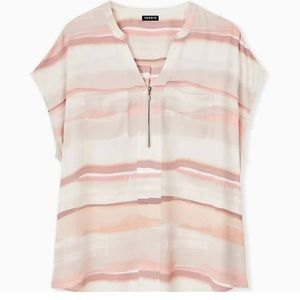 NWT Torrid Georgette Zip Front Dolman Blouse. Size 2 (18/20)